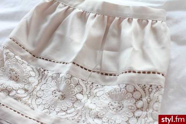 Średnie Spódnice Moda