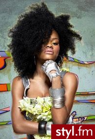 Teyana Taylor. Ta to dopiero ma włosy :P - Kręcone Na co dzień Średnie Fryzury