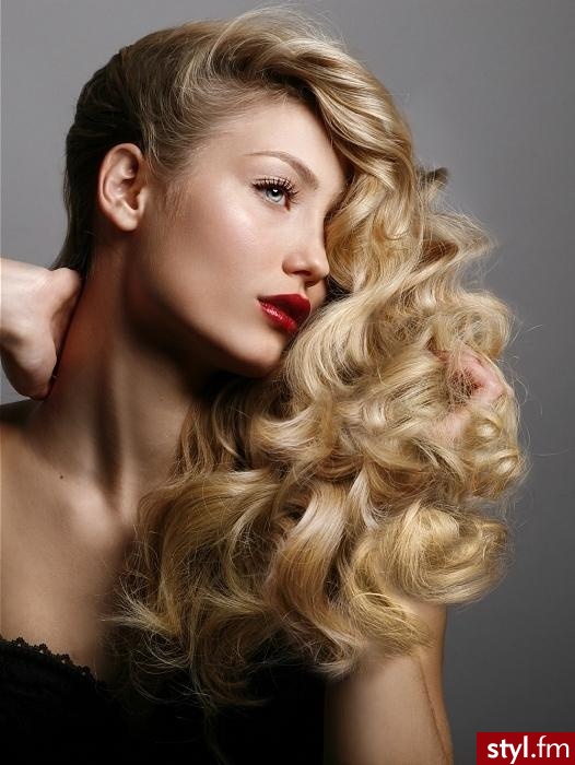 Blond Rozpuszczone Kręcone Na co dzień Długie Fryzury