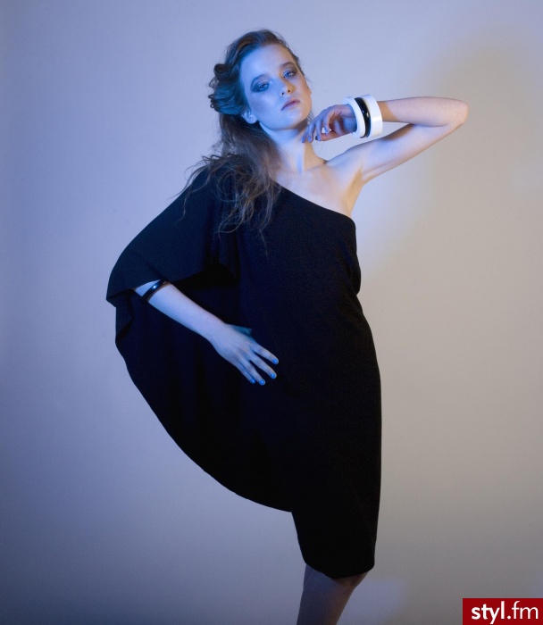 Folkowa sukienka Solar, która powstała podczas Warsztaty Nowy Folk Design - Sukienki Moda