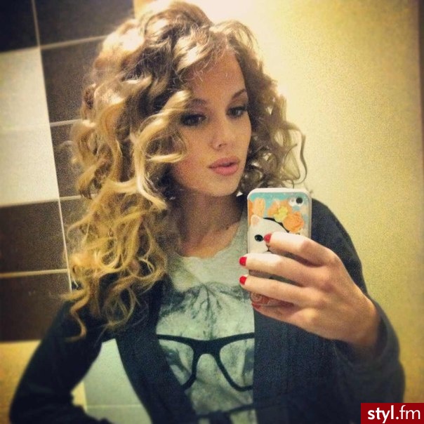 Blond Rozpuszczone Kręcone Na co dzień Średnie Fryzury