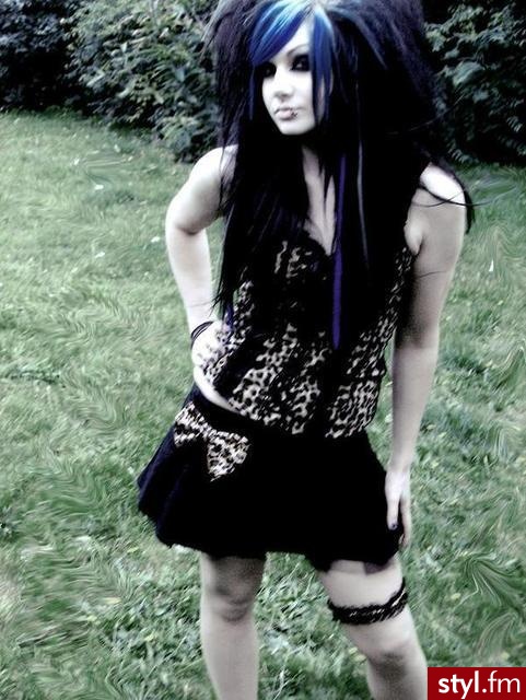 to nie moja fotka ^^ jeżeli to zdjecie znajduje sie juz w galerii prosze napisac, to usune xd - EMO Alternatywne Średnie Fryzury
