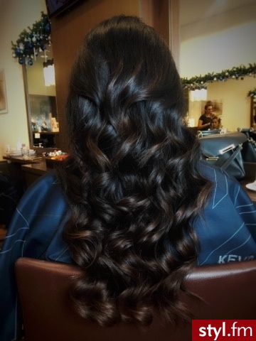 fryzjer warszawa sombre z Olaplex salon for hair - Brązowe Rozpuszczone Kręcone Wieczorowe Długie Fryzury
