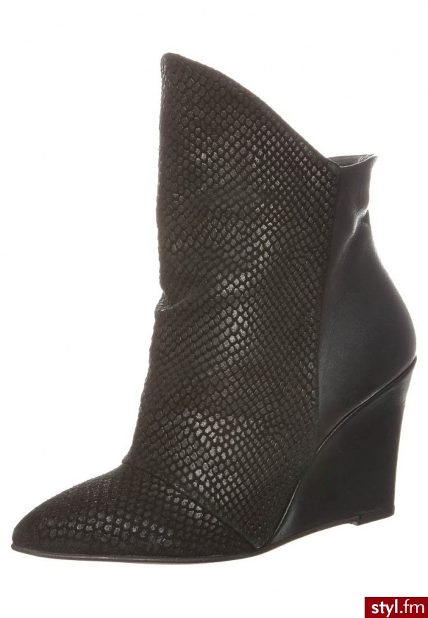 Supertrash NEWPULL Botki na koturnie czarny (SW13M010) - Botki Buty Moda