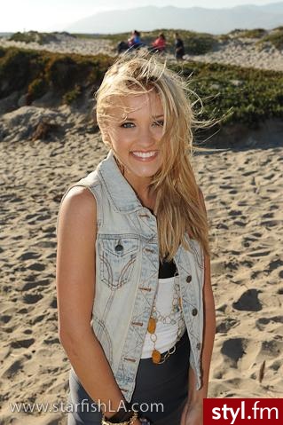 Emily Osment - Kamizelki Okrycia Moda