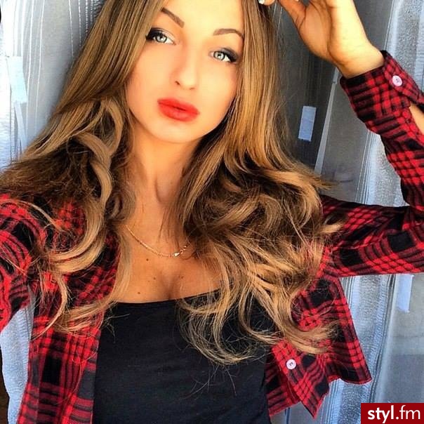 Blond Rozpuszczone Kręcone Na co dzień Długie Fryzury