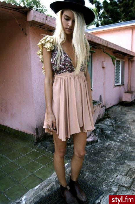 Sukienki Moda