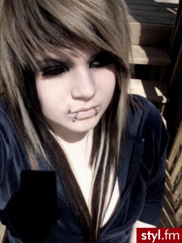 Taryn Elizabeth - EMO Alternatywne Średnie Fryzury