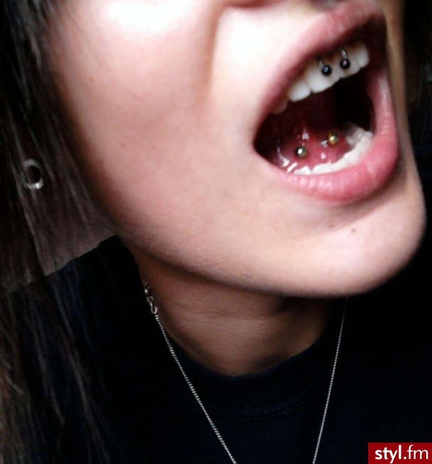 Wczorajszy tongue web ^^ - Modyfikacje ciała