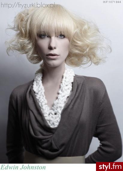 Blond Rozpuszczone Kręcone Na co dzień Średnie Fryzury