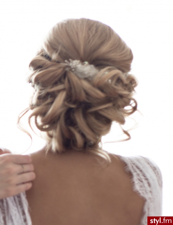 Blond Upięcie Kręcone Ślubne Średnie Fryzury