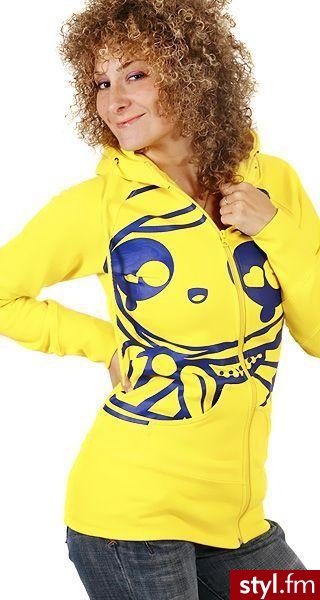 bluza z niesymetrycznie wszytym zamkiem
na kapturze haft
duży nadruk z przodu bluzy
asymetryczne kieszonki
szerokie ściągacze. Dostępne w sklepach endorfina. - Styler