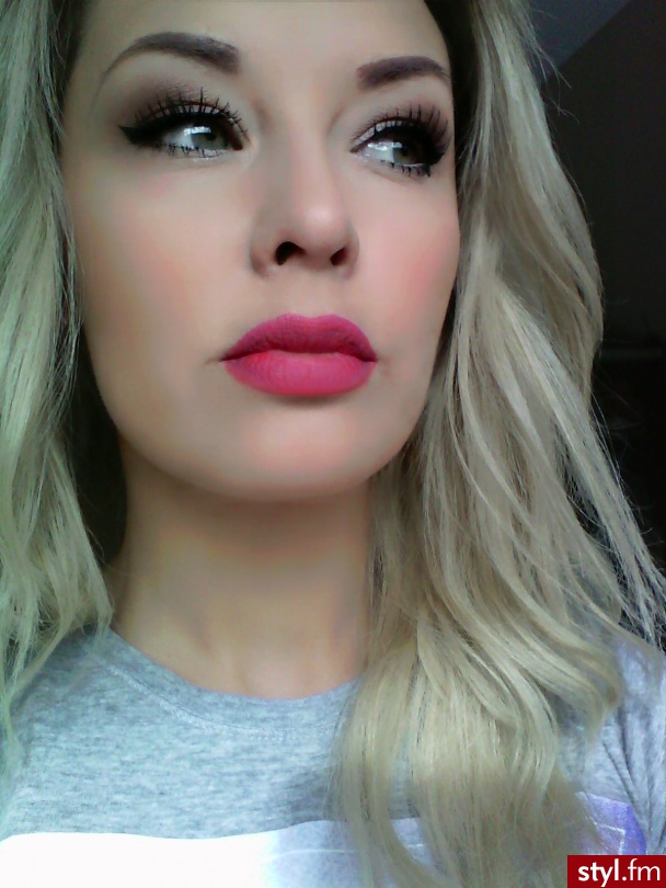 Matowe usta  Golden Rose velvett matte 11 - Dzienne Makijaże