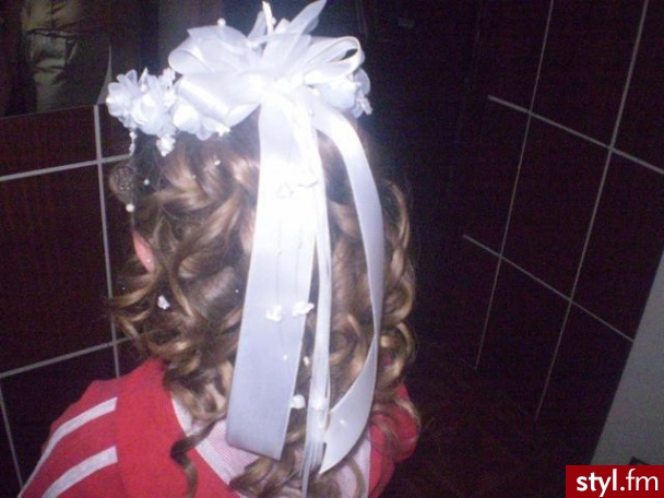 aneta.p: komunijne loczki,kręcone na wałkach - Wieczorowe Średnie Fryzury