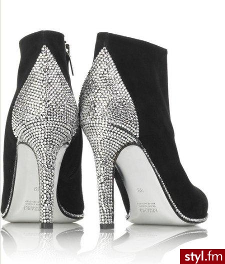 Buty za kostkę Azarro. Buty za kostkę Azarro. Można je kupić w internetowym sklepie Net-a-Porter. Kosztują 1 435 euro - Pozostałe Buty Moda