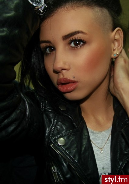 Średnie Fryzury