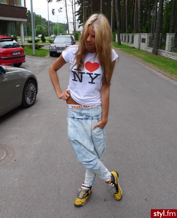 spodnie. spodnie mi sie nie podobaja - Pozostałe Ciuchy Moda