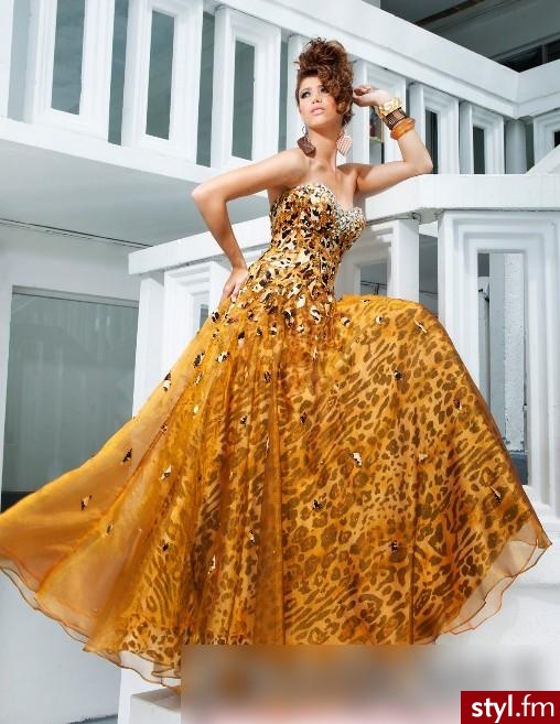 Sukienki Moda