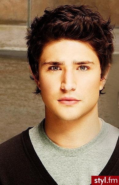 matt dallas - Średnie Męskie Fryzury