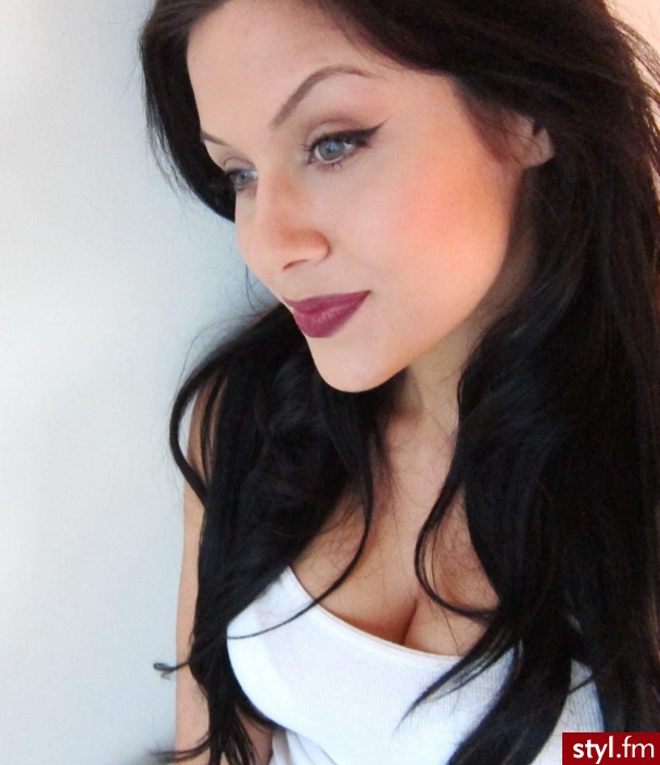 Revlon Black Cherry - Dzienne Makijaże