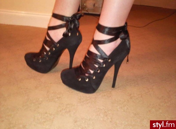 Te same co tutaj, ale inny kolor http://ikf.styl.fm/buty/item732355.htm - Pozostałe Buty Moda