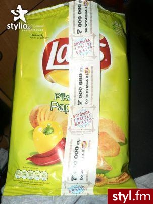 Lay's mniam !
A bo je kocham jeść. ! 
Pychotka...
Nudzi mi się to wrzucę zdjęcie chipsów.

PS. Wygrałam 10 zł. w tej paczce i 3 kupony na chipsy w małych paczkach, tych po 1 zł. ; dd - Misz-masz