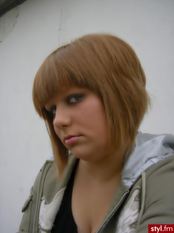 Średnie Fryzury