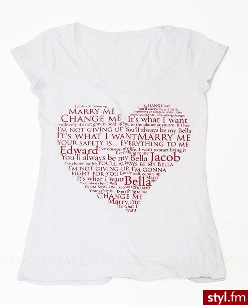T-shirt - Bershka. Bawełniany, biały t-shirt z nowej kolekcji marki Bershka przygotowanej z myślą o fankach sagi \"Zmierzch\". Z krótkim rękawkiem, półokrągłym dekoltem i dużym nadrukiem z przodu. Szukaj go w salonach firmowych pod koniec czerwc - Pozostałe Ciuchy Moda