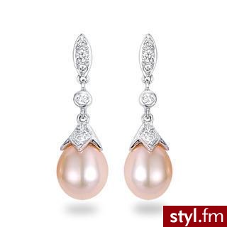 Kolczyki wykonane z pereł i 18 - karatowego diamentu. Cena: $415 - Pozostałe Dodatki Moda