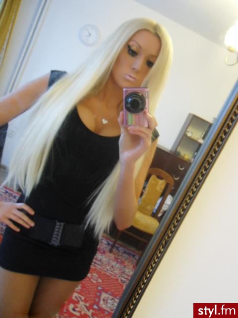 dlugie blond wlosy. jak Barbie..fajnie - Długie Fryzury