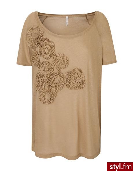 Embroidered T-shirt. Pobrano ze strony: http://www.stradivarius.com/en/collection/t-shirts/detalle/1765_embroidered-t-shirt - Misz-masz