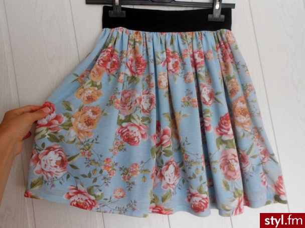 Średnie Spódnice Moda