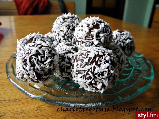 Pyszne i łatwe w wykonaniu bajaderki ! ;) 
Zapraszam ! http://charlottegotuje.blogspot.com/2012/12/bajaderki.html - Kuchnia