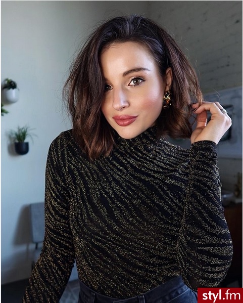 Średnie Fryzury