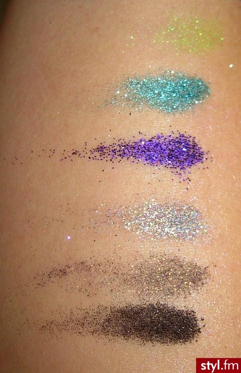 Glamour Doll Eyes Eye Light. 1.Glowstick, Techno, Rave
2. Hollywood, Monster Mash, Little Black Dress - Makijaże