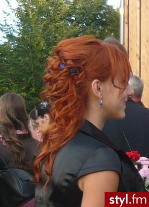 ;) - Ślubne Średnie Fryzury