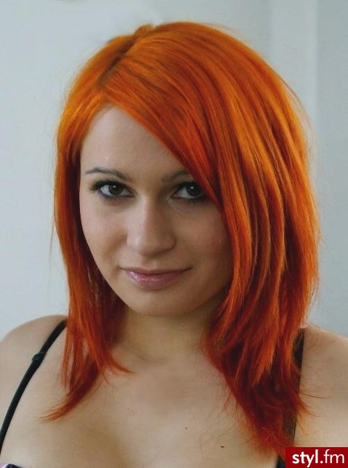 moja nowa fryzurka... - Kolorowe Rozpuszczone Proste Na co dzień Średnie Fryzury