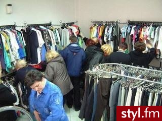Second hand , ciucholand, szmateks, lumpeks  szperacz.. jak zwal tak zwal 
ostatni czasy staly sie bardzo popularne ! nawet gwiazdy sie w nich ubieraja ! - Misz-masz
