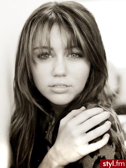 Miley Cyrus - Średnie Fryzury