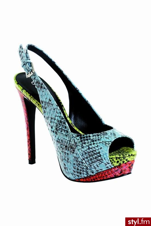Guess obuwie Kolekcja wiosna/lato 2012<br>http://ekskluzywne.net/galeria/guess-obuwie - Półbuty Buty Moda