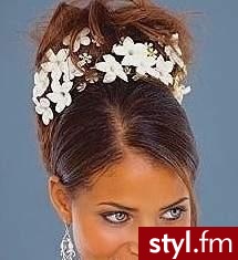 fryzury na wesele. Fryzury ślubne, wieczorowe. fryzury na wesele - Internetowy Katalog Fryzur IKF.com.pl, propozycje fryzur na każdą okazję np. fryzury grzywki - Ślubne Średnie Fryzury