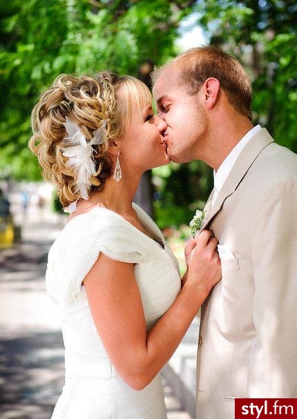 Blond Rozpuszczone Kręcone z grzywką Ślubne Średnie Fryzury