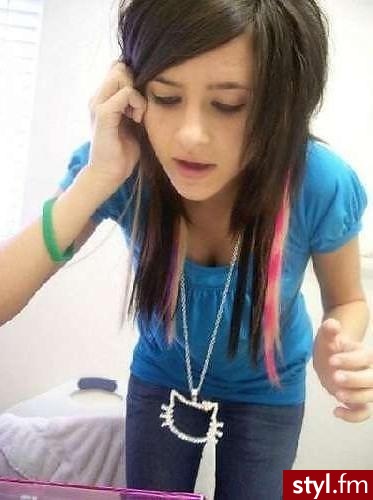 Kayla Fierce - Średnie Fryzury