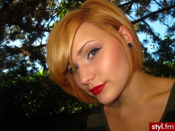 makijaż. Lips:
MAC Brick
MAC Russian Red - Makijaże