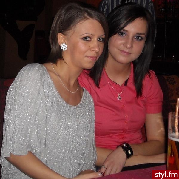 - - Średnie Fryzury