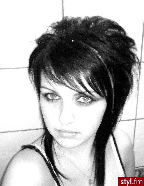 :)) - EMO Alternatywne Średnie Fryzury