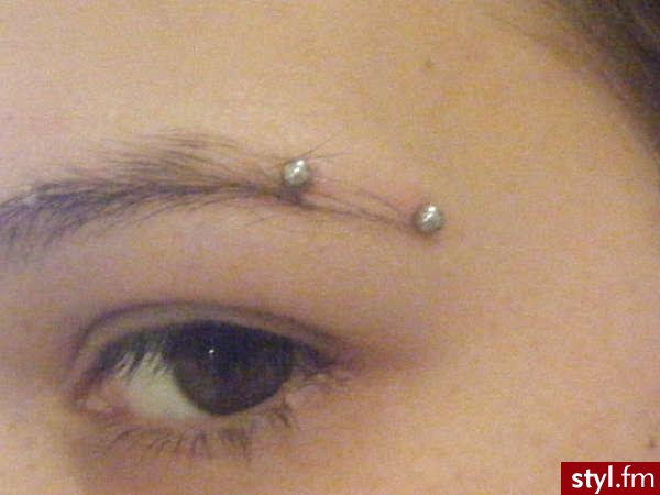 Horizontal Eyebrow - Modyfikacje ciała