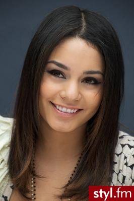 Vanessa Hudgens - Proste Na co dzień Średnie Fryzury