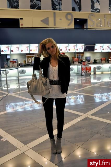 Jeżeli zdjęcie znajduje się już w galerii poproszę o link - Moda uliczna Inne Moda
