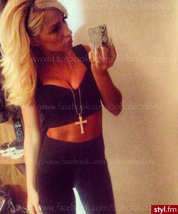 wiecie co to za dziewczyna? Na pewno nie Izabela Sobczak, tak jak jest podpisane.  - Łańcuszki Biżuteria Moda